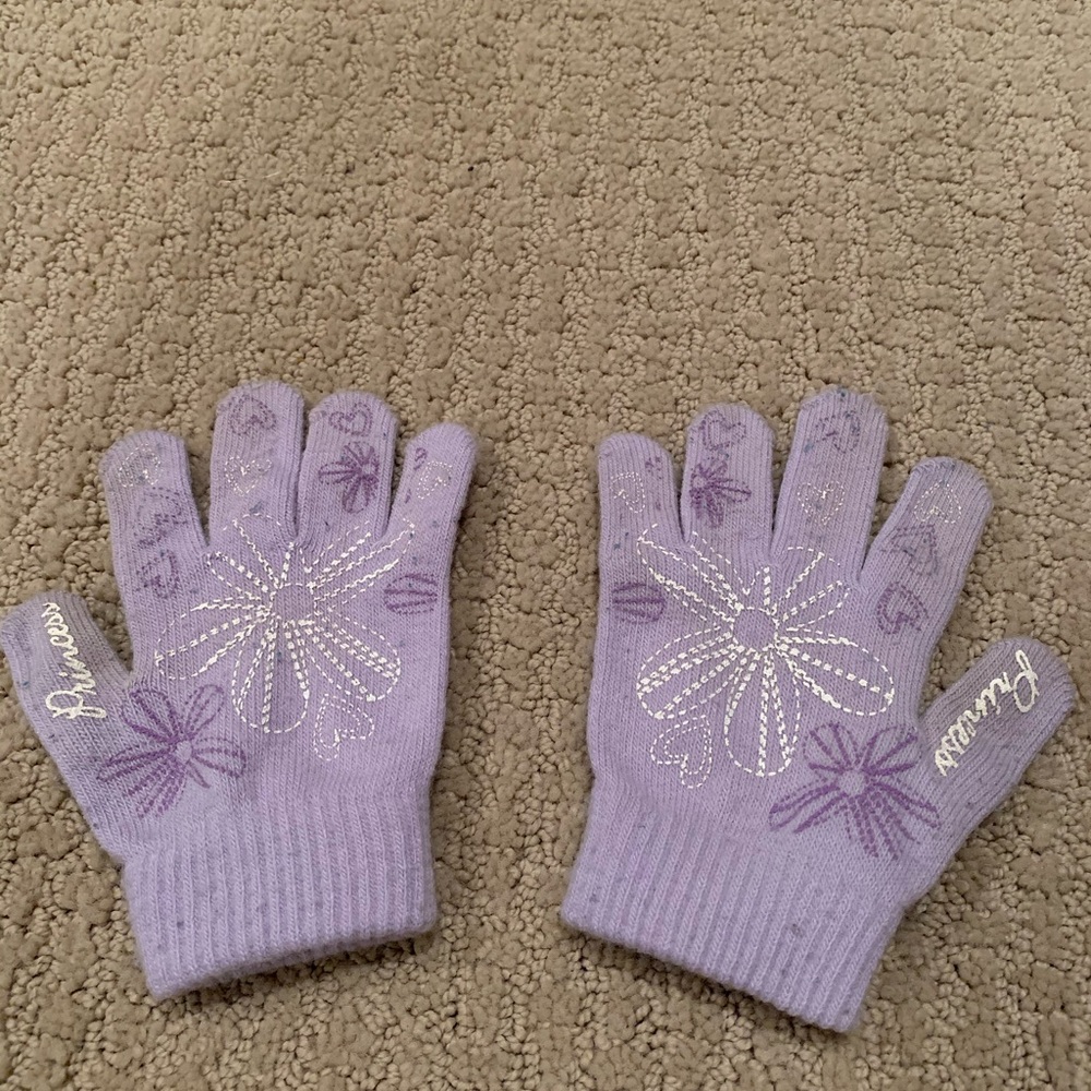 Princess gloves